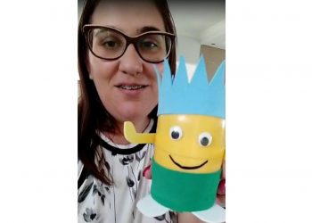 Professora de São João Batista adapta rotina para gravar vídeos com atividades aos alunos