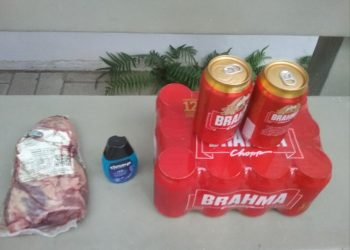 Homem é detido ao furtar produtos em supermercado, em Canelinha