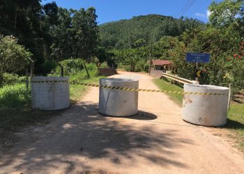 Canelinha instala barreiras nos acessos secundários do município