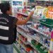 Procon de Santa Catarina notifica supermercado por cobrança abusiva de álcool em gel e máscaras