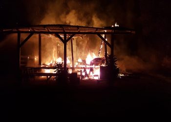 Bombeiros combatem incêndio em sítio de Guabiruba
