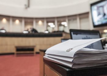 Governador tem cinco pedidos de impeachment; saiba como funciona o processo