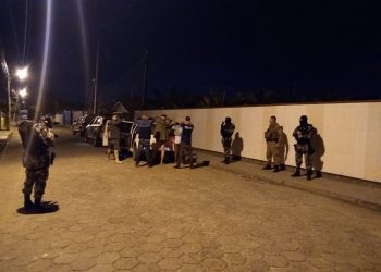 Polícia Militar apreende drogas, celular e dinheiro em Tijucas