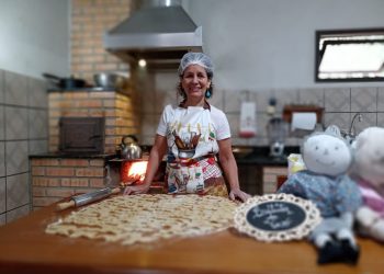Professora de São João Batista cria projeto que une contação de histórias com receitas da vovó