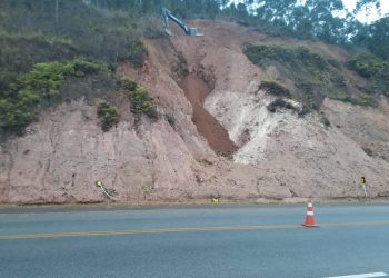 Obras de contenção no morro Santo Antônio, em Fernandes, são retomadas