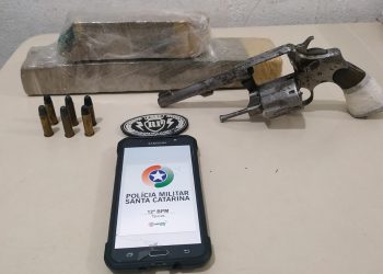 Após ameaçar moradores, dois homens são detidos pela Polícia Militar, em Tijucas