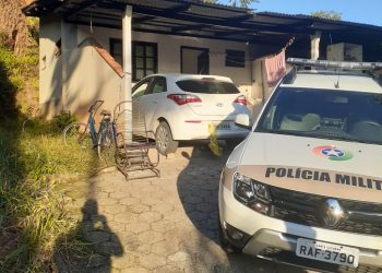 PM recupera em São João Batista carro roubado na cidade de Penha