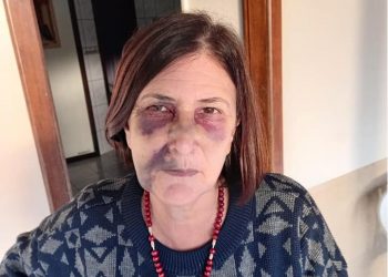Filho agride a própria mãe dentro de casa, em São João Batista