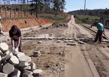 Comitivas de vereadores de Major Gercino visitam obras em Boiteuxburgo