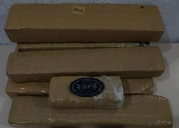 Dupla é presa com sete quilos de maconha, em Tijucas