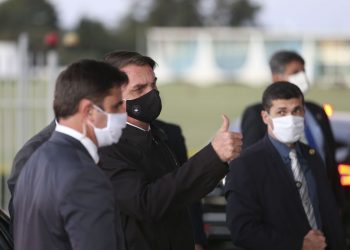 Bolsonaro sanciona lei que torna obrigatório o uso de máscara; 17 dispositivos foram vetados