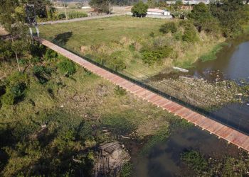 Canelinha trabalha na recuperação da ponte pênsil e do Centro de Eventos