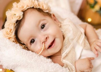 Laurinha, de Nova Trento, completa um ano e a luta contra o relógio continua em ritmo acelerado