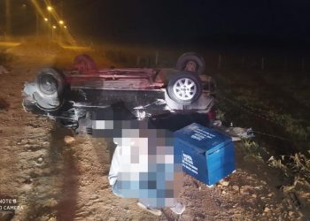 Embriagado, jovem sem CNH foge da polícia, capota veículo e é preso, em Tijucas