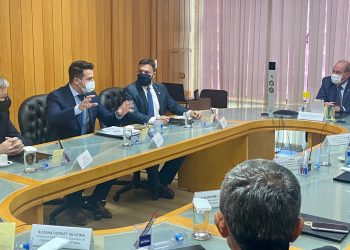 Instalação de empresa de munições em São João Batista é tema de reunião no Ministério da Defesa