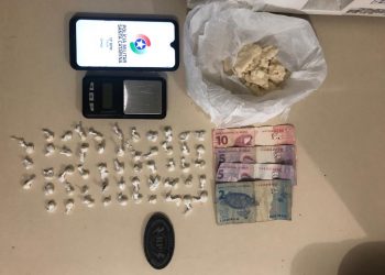 Droga é encontrada dentro de carrinho de bebê em uma residência, em Tijucas