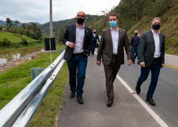 Governador entrega recuperação da SC-108 e lança licitação para asfaltamento até Angelina