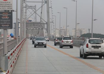 Ponte Hercílio Luz volta a receber tráfego de carros de passeio depois de 38 anos