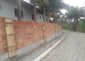 Lar Olindina Kammer precisa de ajuda para finalizar obra do muro, em São João Batista