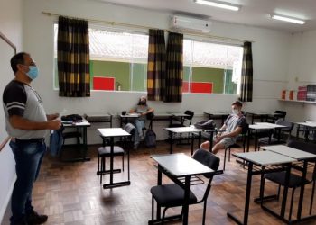 Mesmo com autorização, aulas não devem retornar em São João Batista