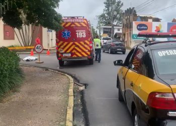 Motociclista morre ao ser atingido por caçamba da prefeitura de Tijucas