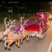 Trenó iluminado com presença do Papai Noel percorre ruas de Tijucas