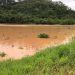 Idosa é resgatada em bote inflável, no bairro Fernandes, em São João Batista