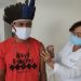 Médica e índio recebem primeiras doses de vacina em Canelinha