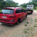 Carro é encontrado abandonado e sem as rodas, na rodovia SC-108, em São João Batista