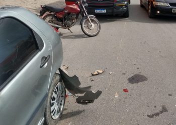 Jovem fica ferido ao colidir motocicleta contra carro, em São João Batista