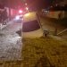 Veículo cai em grande buraco de rua em Tijucas