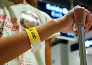 Polícia Civil amplia distribuição de pulseirinhas para identificar crianças
