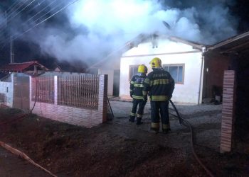 Residência é destruída por incêndio e família de Canelinha necessita de ajuda