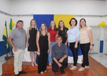 Todos os professores da Escola do Pinheiral possuem pós graduação
