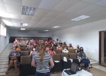 Merendeiras e auxiliares de serviços gerais de Canelinha passam por treinamento