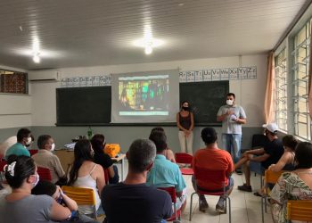 Prefeito de Nova Trento e Secretaria de Educação realizam reunião com pais da escola do Baixo Salto