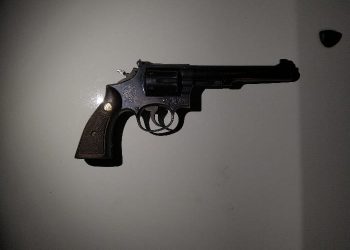 Incomodado com barulho, homem dispara arma de fogo contra vizinho, em São João Batista