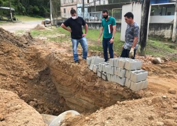 Prefeito de Nova Trento visita obras de pavimentações no município