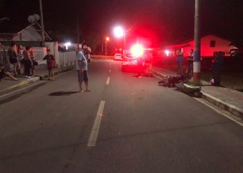 Motociclista fica ferido ao colidir contra veículo, em São João Batista