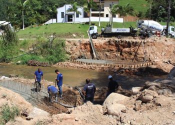Construção de ponte na Estrada Geral da Arataca tem sequência, em São João Batista