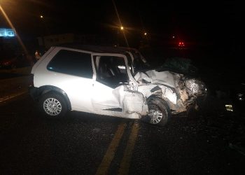Honda Civic e Fiat Uno se envolvem em acidente no Rio do Braço