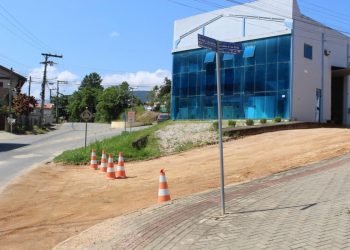 Rua Arnaldo Antônio da Silva, no Jardim São Paulo, recebe pavimentação, em São João Batista 