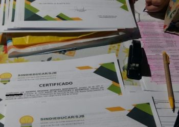 SindiEducar entrega certificado de conclusão de curso