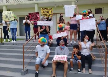 Ex-funcionários realizam protesto para cobrar dívida de empresa calçadista de São João Batista