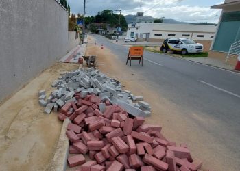 Calçadas padronizadas são construídas em Ribanceira do Sul