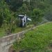 Mulher sai da pista e capota carro, no Espraiado, em Nova Trento