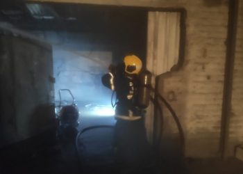 Incêndio destrói galpão de empresa de pintura, em Tijucas