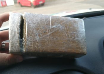 Motociclista se envolve em acidente e é preso com maconha, em São João Batista