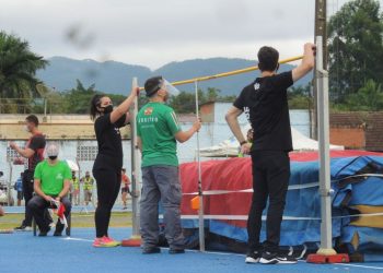 Calouros de Educação Física dão suporte em Campeonato Estadual Adulto de Atletismo