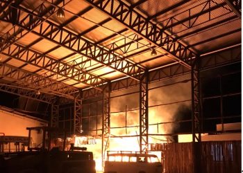 Bombeiros controlam incêndio no Centro de Eventos de Nova Trento